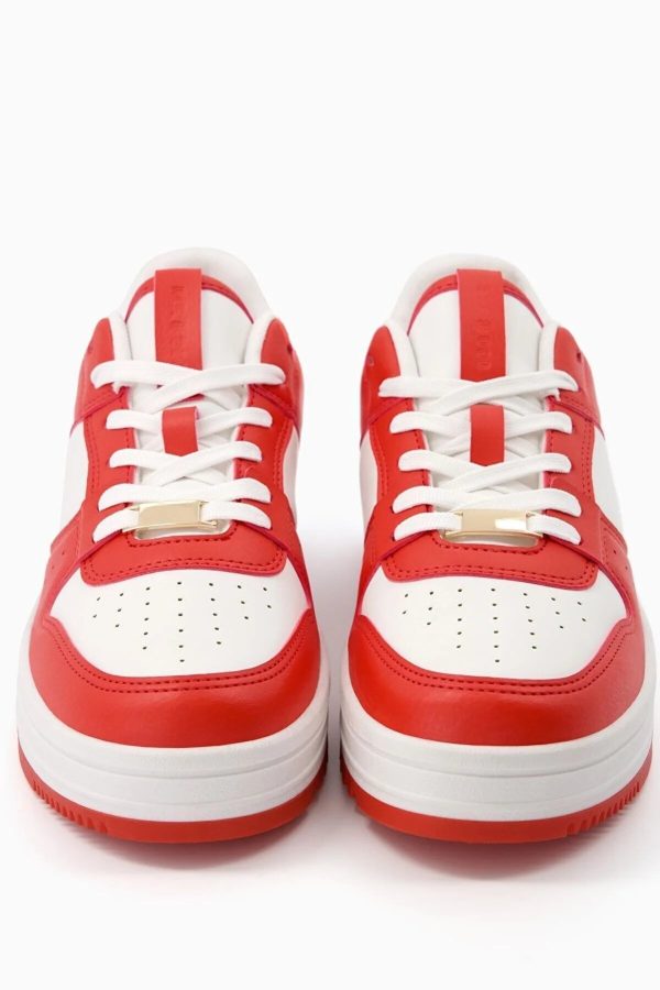 کفش ورزشی با کنتراست قرمز و مشکی Bershka